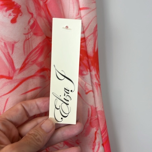 Eliza J NWT Tank Sheath Dress Size 8
Ombré flower design new sheath tank - Picture 5 of 9